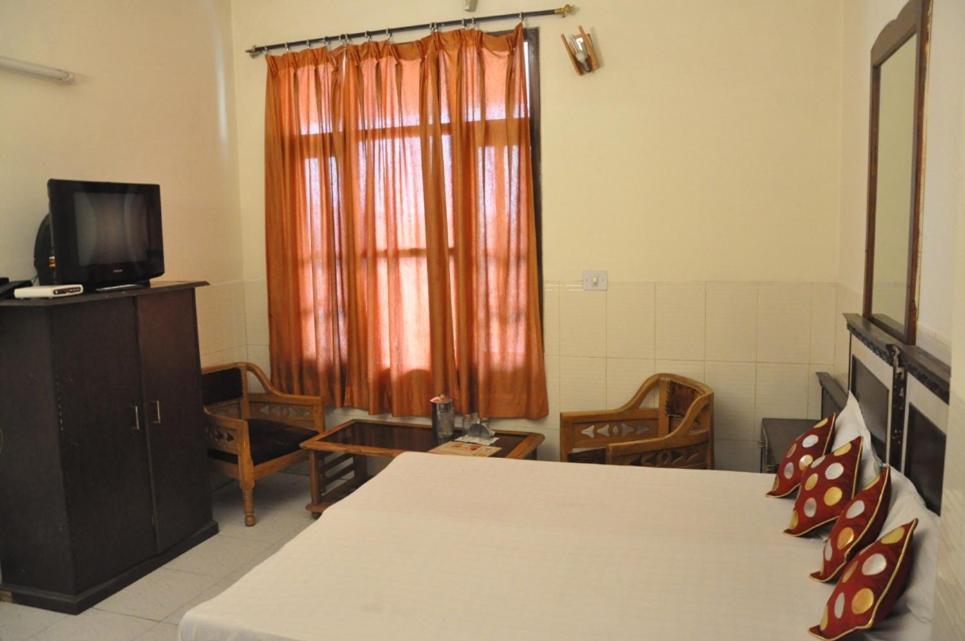 Hotel Surya Palace Chandīgarh Εξωτερικό φωτογραφία